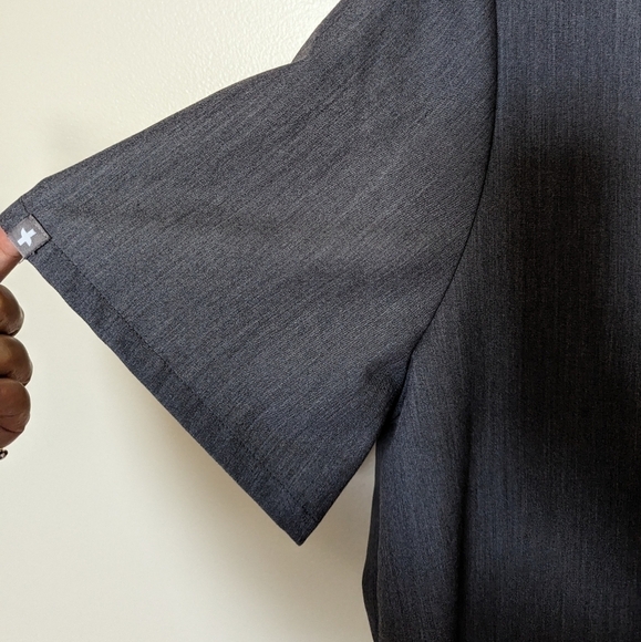 Figs scrubs gray top sz XXL - Picture 5 of 5